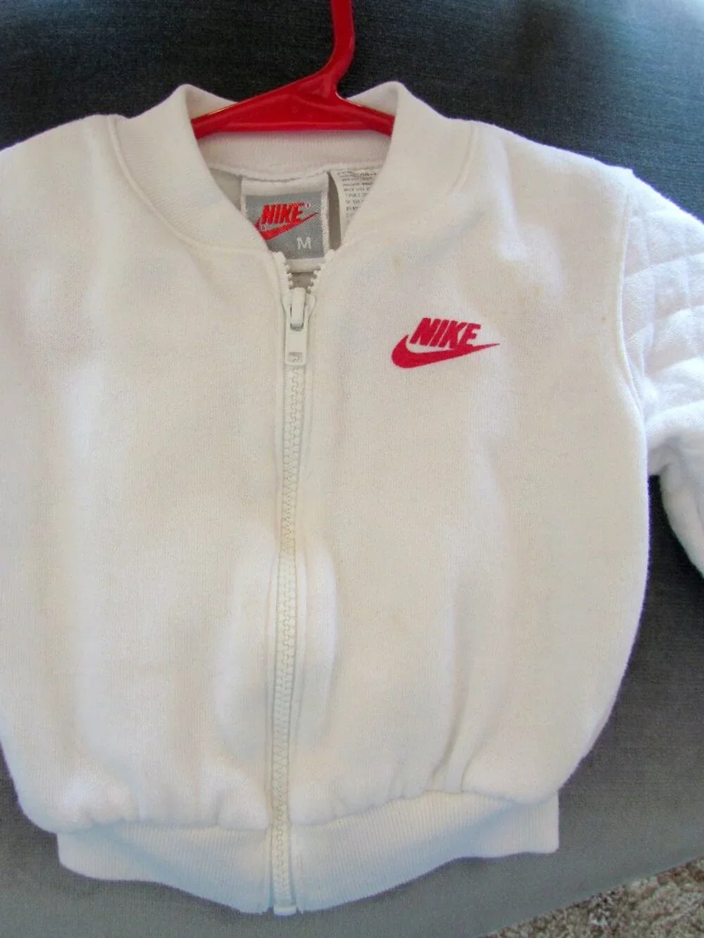 AIR JORDAN BABY JACKET, NIKE 12 M, INFANT MEDIUM WHITE  ZIP JORDAN JUMP LOGO